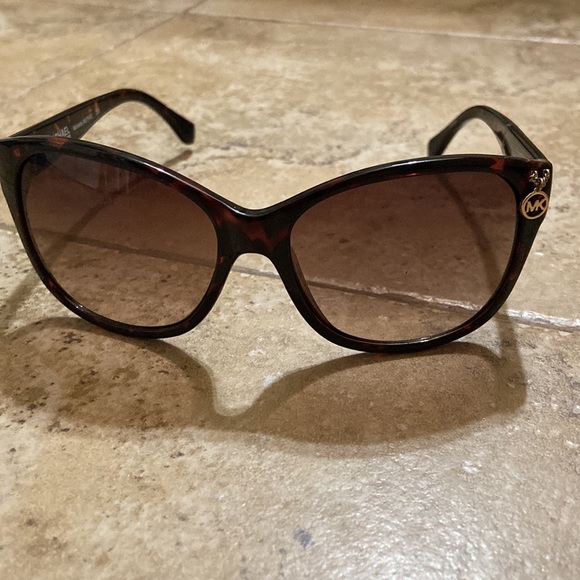 MICHAEL KORS WILMETTE SUNGLASSES - Picture 4 of 13
